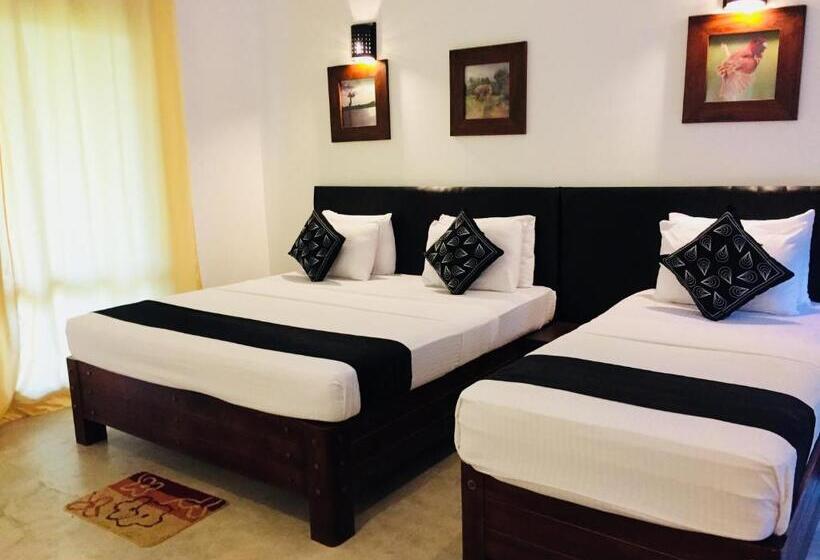 اتاق سه نفره دلوکس با چشم‌انداز باغ, Nil Diya Mankada Safari Lodge