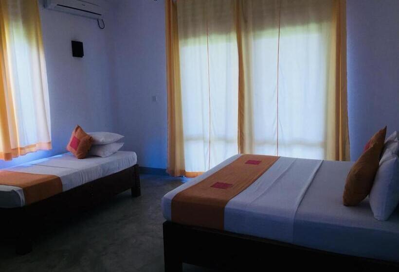 اتاق استاندارد سه نفره, Nil Diya Mankada Safari Lodge