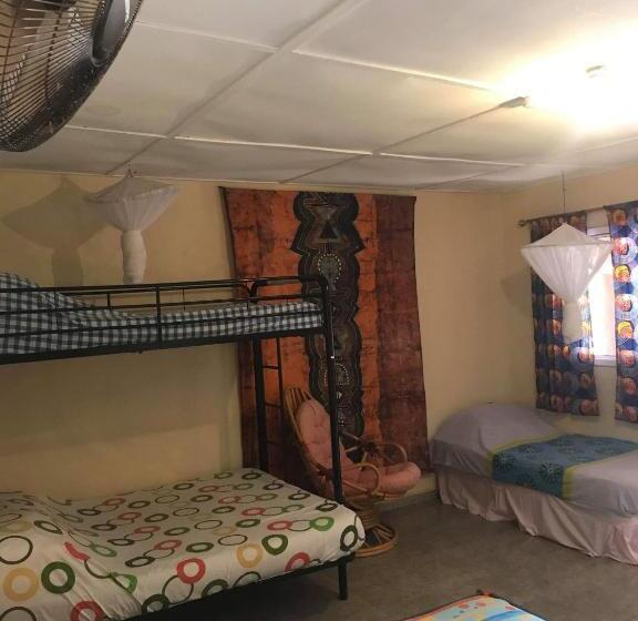 اتاق خانوادگی با چشم‌انداز باغ, The Gunjur Project Lodge