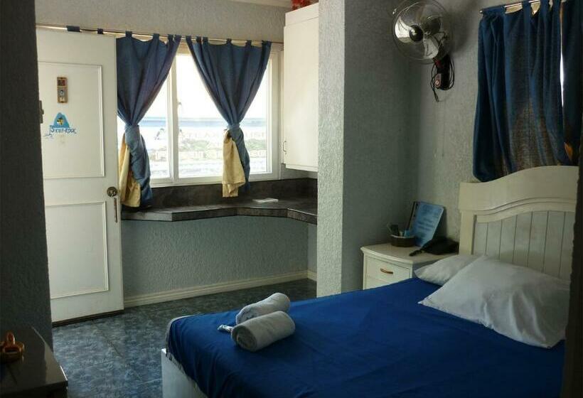 اتاق لوکس, Blue Rock Beach Resort