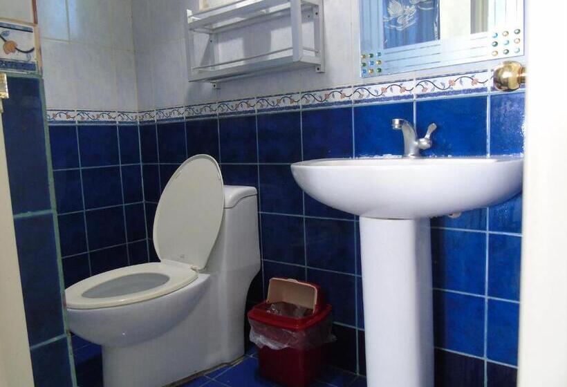 اتاق لوکس با چشم‌انداز دریا, Blue Rock Beach Resort