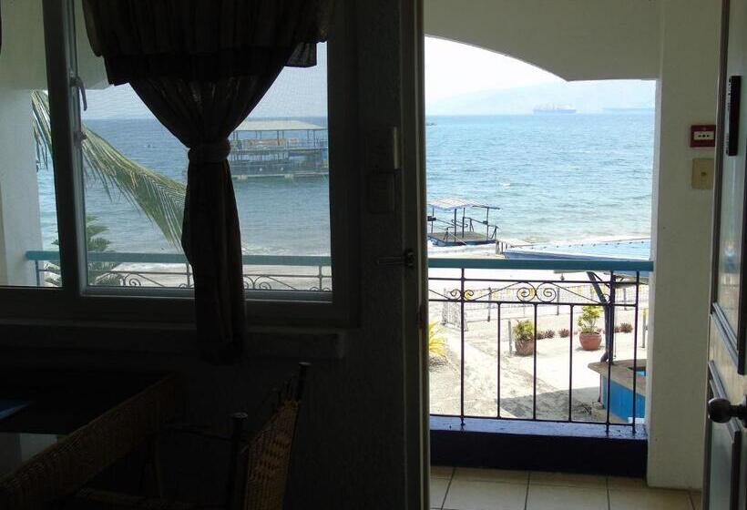 اتاق لوکس با چشم‌انداز دریا, Blue Rock Beach Resort