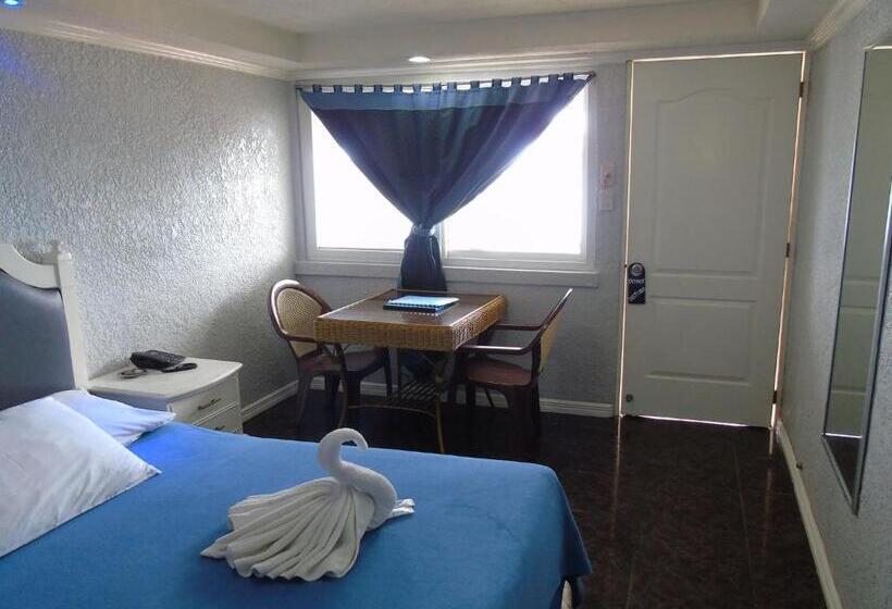 اتاق لوکس با چشم‌انداز دریا, Blue Rock Beach Resort