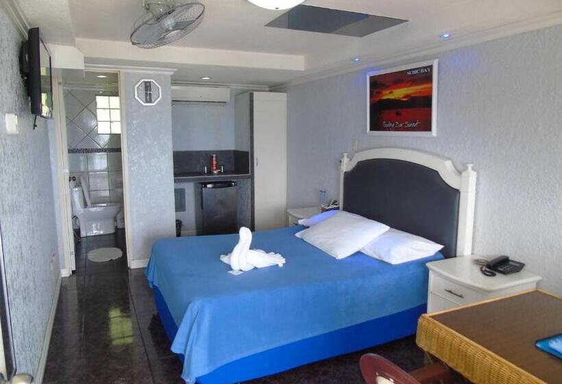 اتاق لوکس با چشم‌انداز دریا, Blue Rock Beach Resort