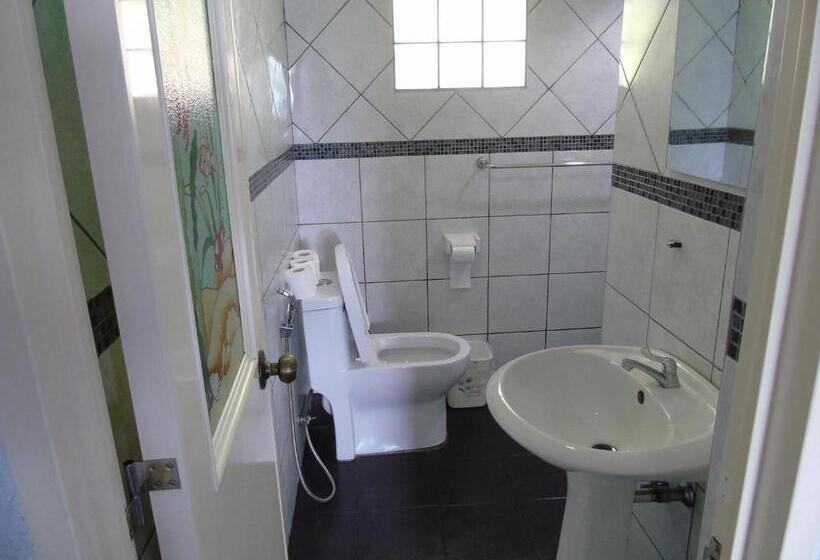 اتاق لوکس با چشم‌انداز دریا, Blue Rock Beach Resort