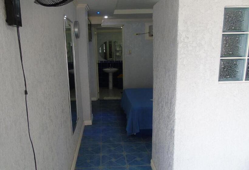 اتاق اجرایی, Blue Rock Beach Resort