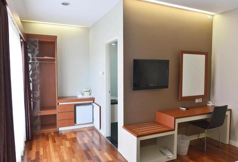 Номер Deluxe, Trio Indah 2