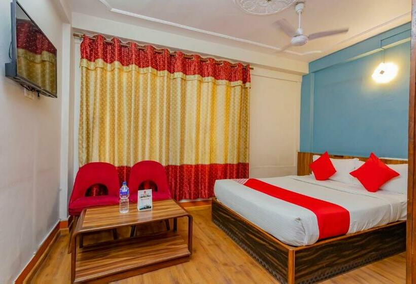 اتاق کلاسیک سه تخته, Oyo 795  Holiday Inn