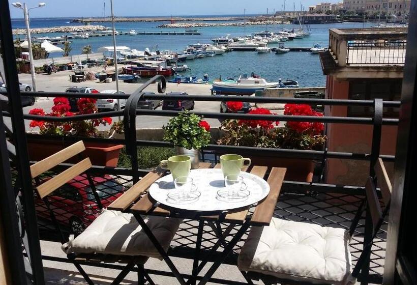 اتاق استاندارد با بالکن و چشم‌انداز دریا, Aretè Guest House
