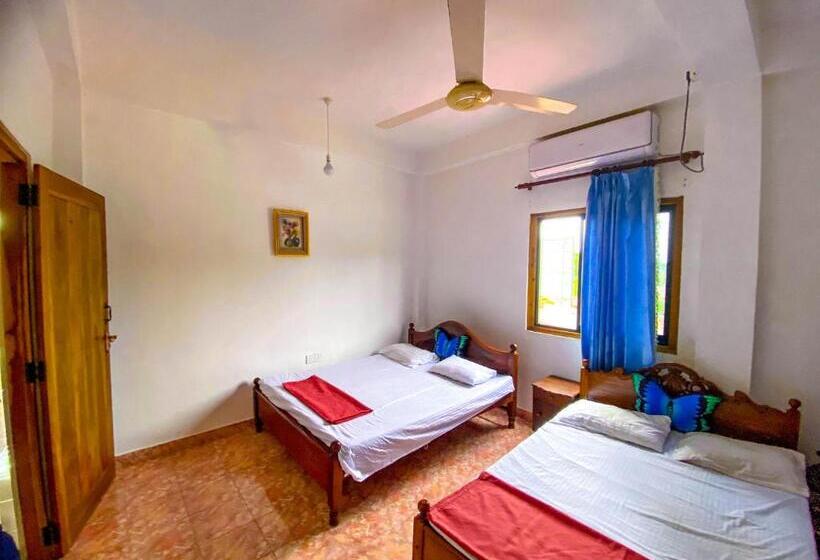 اتاق استاندارد چهارنفره با سرویس بهداشتی مشترک, Geesh Residence : Rooms In Jaffna