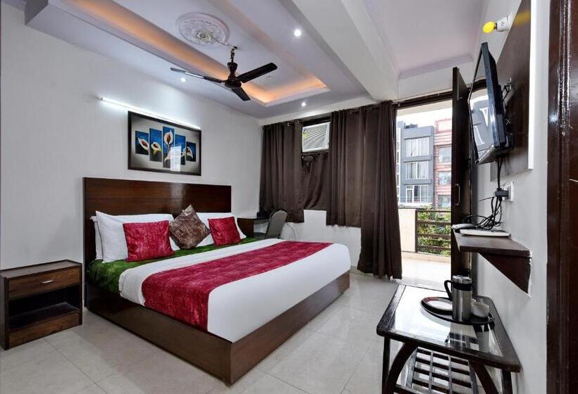 Номер Deluxe с Балконом, Admire Inn Atta Market, Noida Sector 18