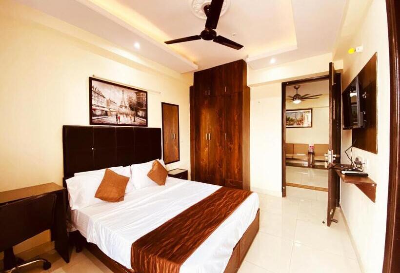 Номер Deluxe, Admire Inn Atta Market, Noida Sector 18