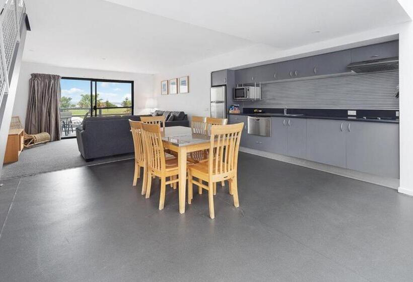 带3个卧室的公寓, Corrigans Cove