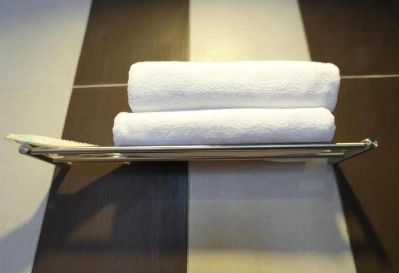 اتاق استاندارد با تخت بزرگ, 1 Hotel Taman Connaught