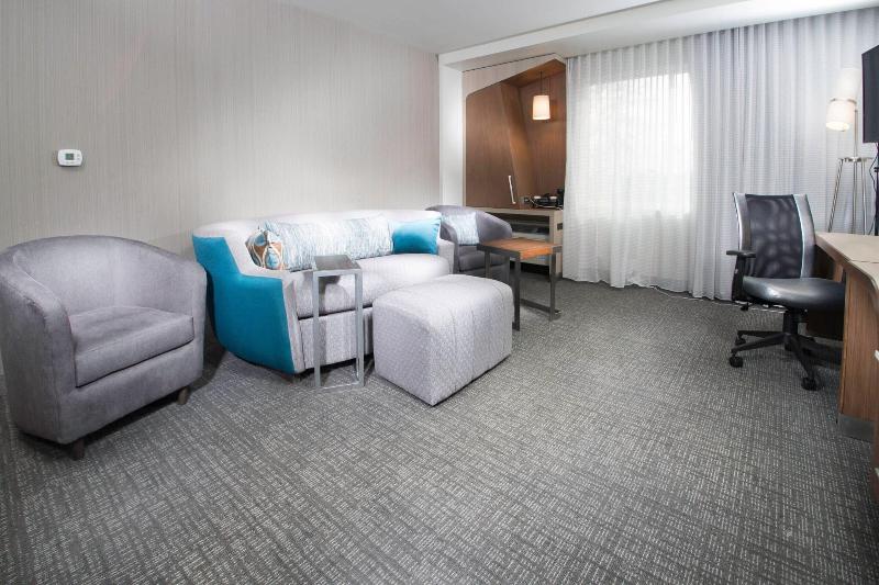 스위트 킹사이즈 침대, Courtyard Largo Medical Center Drive