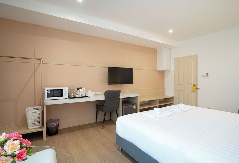 디럭스 룸, Riski Residence Ngamwongwan
