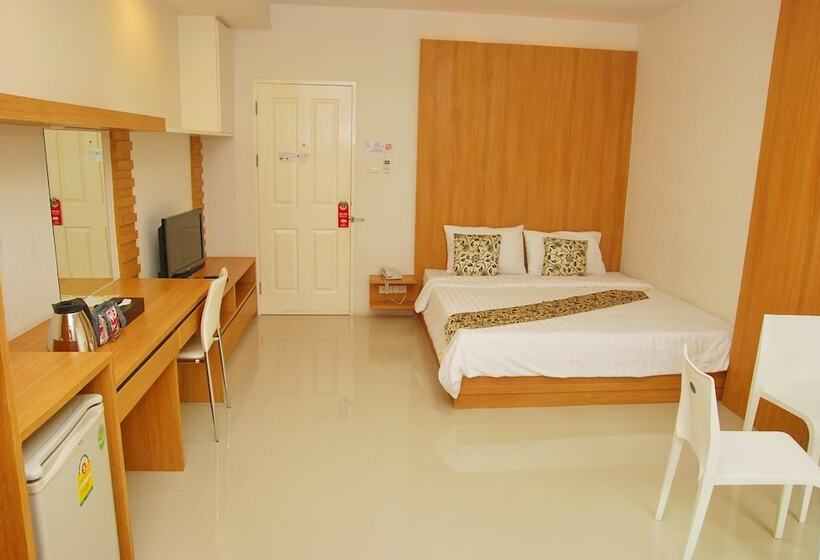 디럭스 룸, Riski Residence Ngamwongwan