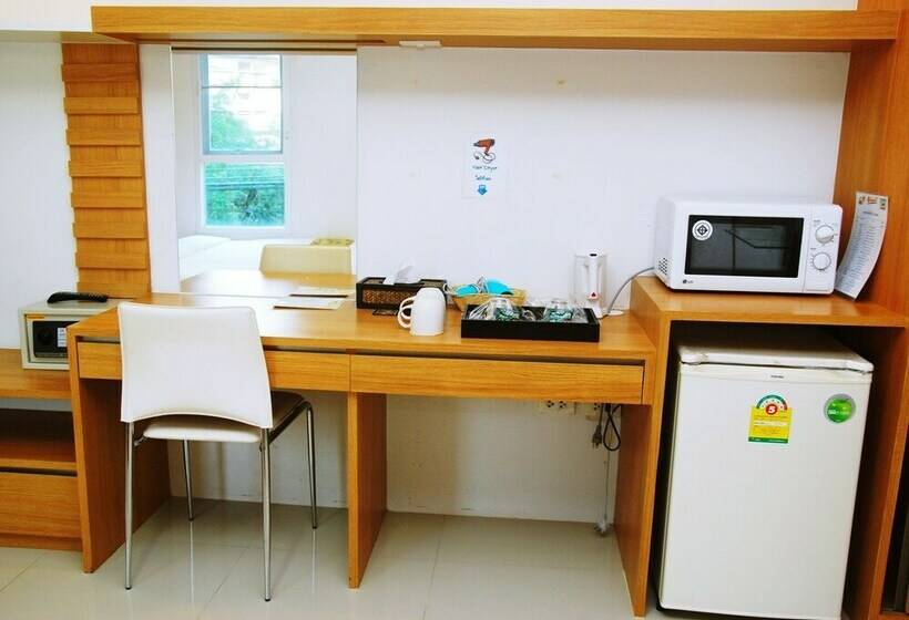 디럭스 룸, Riski Residence Ngamwongwan