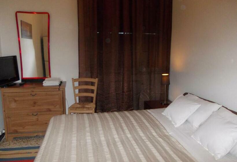 اتاق استاندارد یک تخته با سرویس بهداشتی مشترک, Travellers Lodge Bed & Rooms