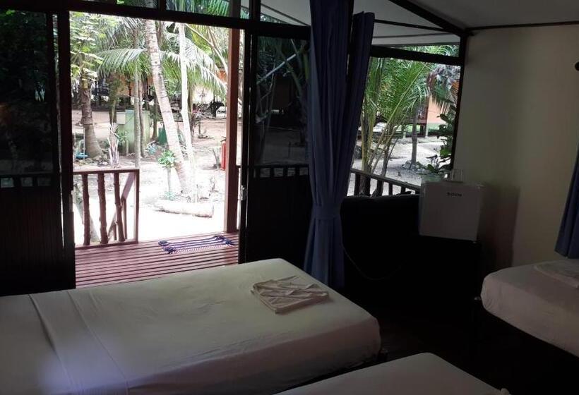 اتاق خانوادگی با چشم‌انداز باغ, Moonhut Bungalows
