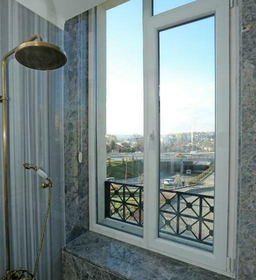 اتاق لوکس با چشم‌انداز دریا, Art Nouveau Pera