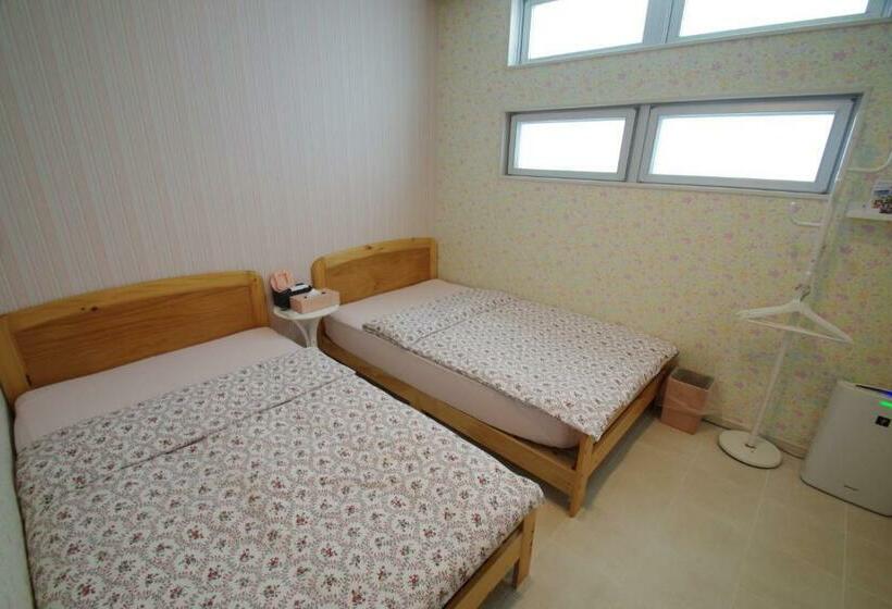Номер Стандарт, Umioto ウミオト 夫婦 カップル 女性一人旅に大人気のナイトプール付き ゲストハウス 宮古島