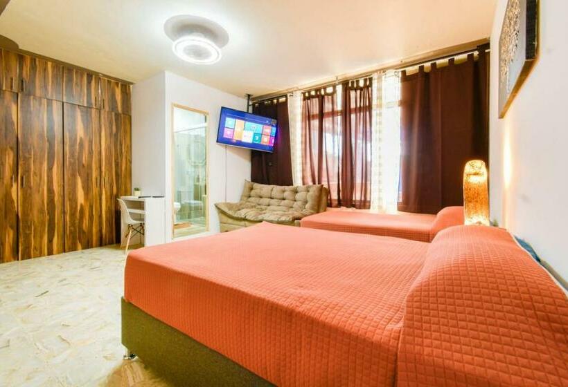 اتاق لوکس سه تخته, Hostal Vitta
