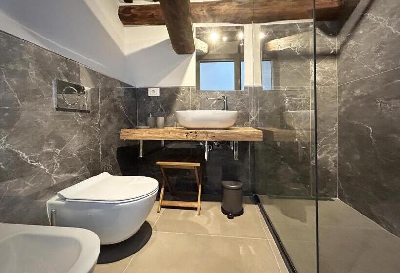 غرفة قياسية, New Moon Rooms
