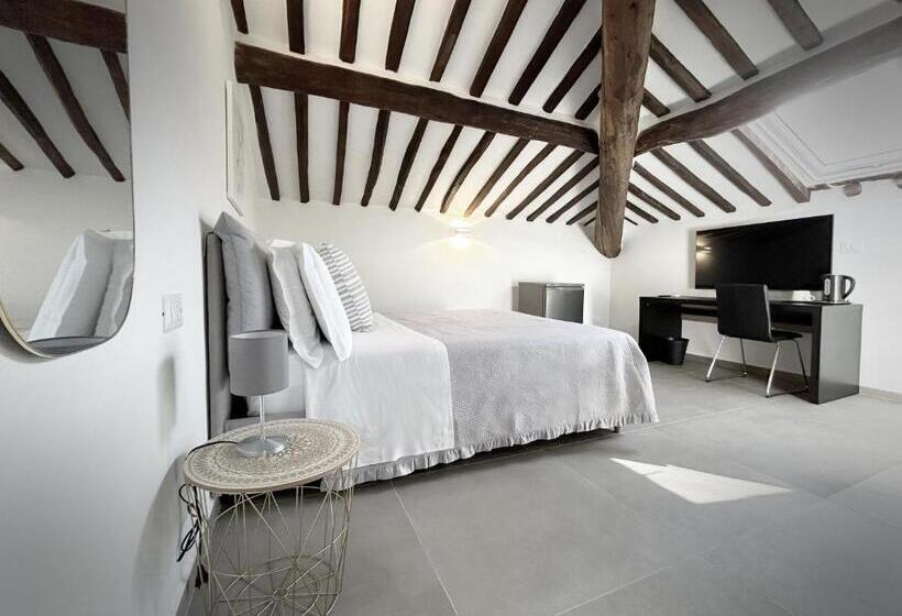 غرفة قياسية, New Moon Rooms