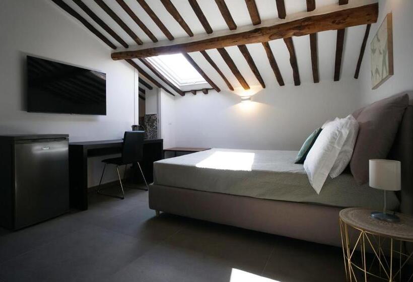 غرفة قياسية, New Moon Rooms