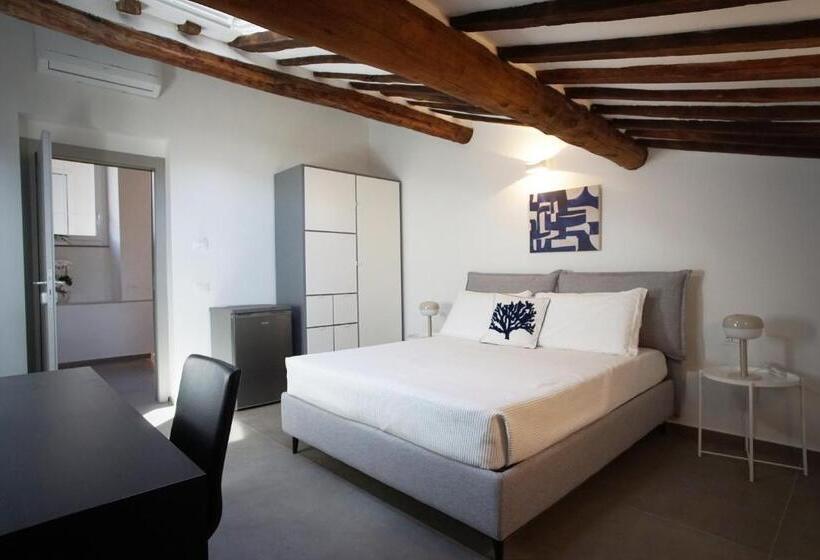 غرفة قياسية, New Moon Rooms