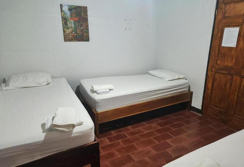 اتاق استاندارد سه نفره, Hostel El Pretal