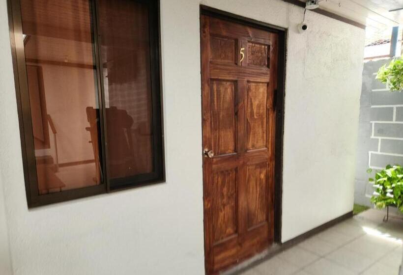 اتاق استاندارد سه نفره, Hostel El Pretal