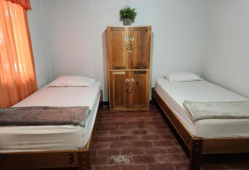 Economy Quadruple Room, Hostel El Pretal