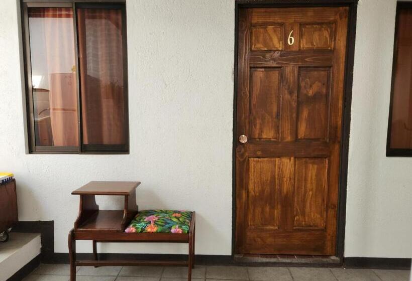 Economy Quadruple Room, Hostel El Pretal