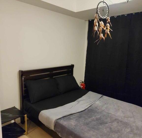 استودیوی لوکس, Azure Urban Resort Residences