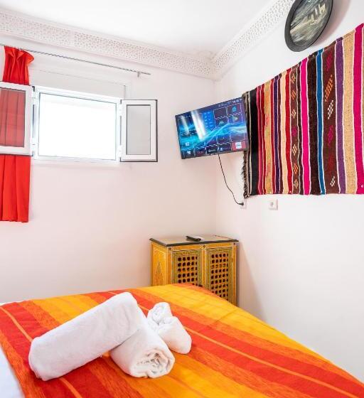 Quarto Estandar, Riad Amr