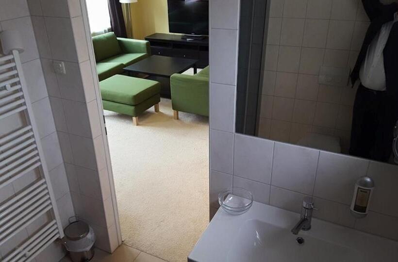 מיטת קינג בסוויטה, Casilino Hotel A 24 Wittenburg