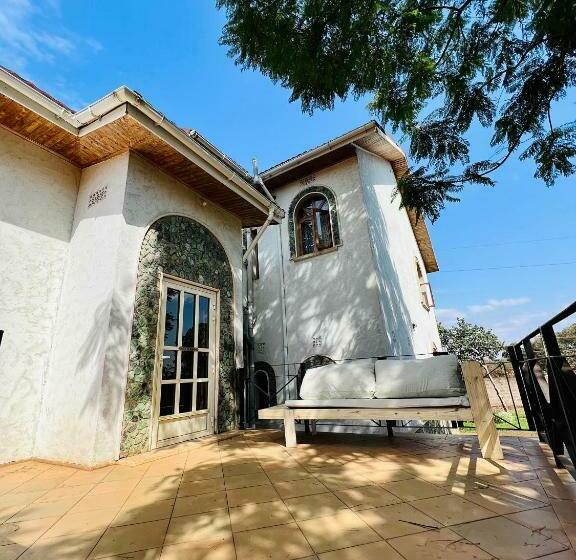 اتاق لوکس, Mahali Muzuri, Arusha