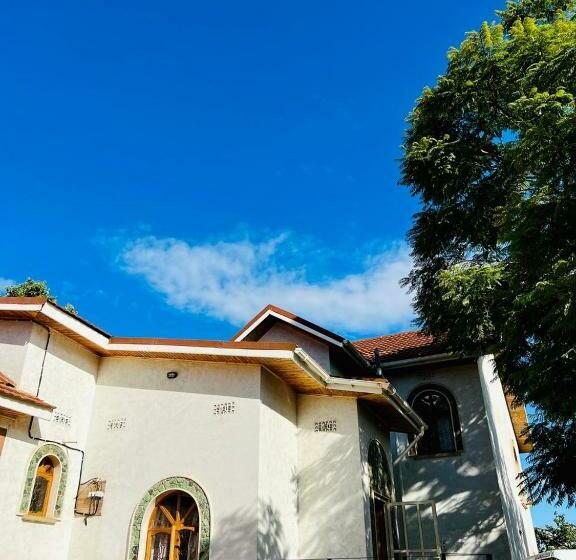 اتاق لوکس, Mahali Muzuri, Arusha