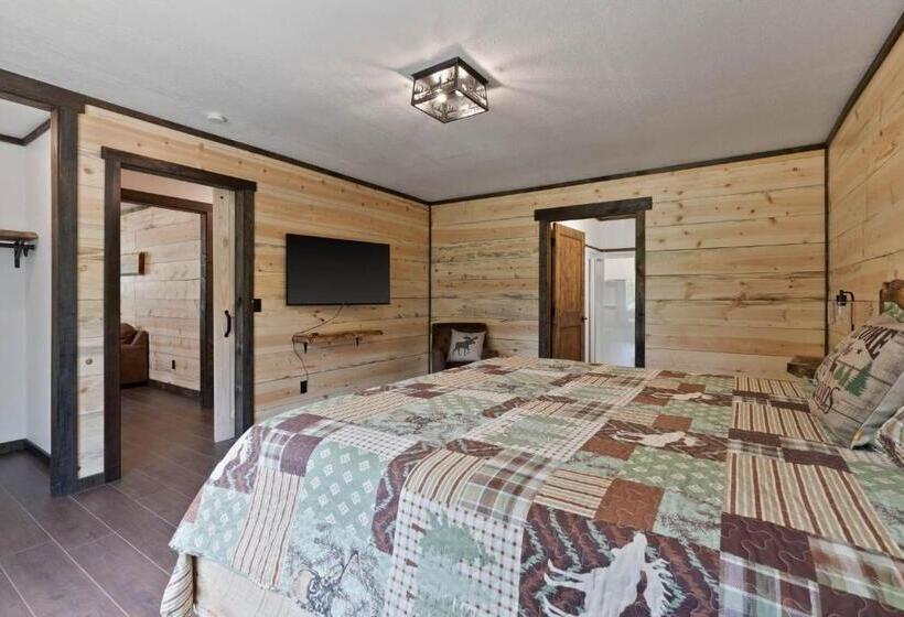 Family Suite, Lake Village Lodge