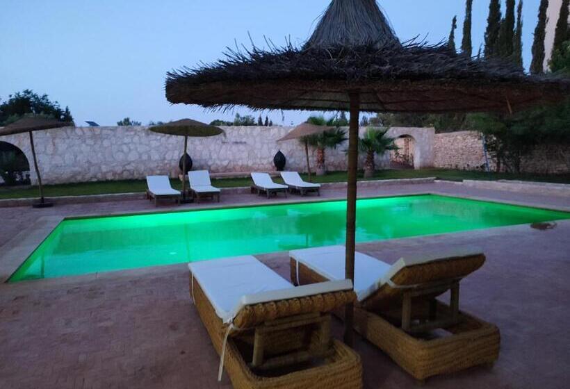 Habitación Estándar Vista Piscina, Riad Bini Ddik