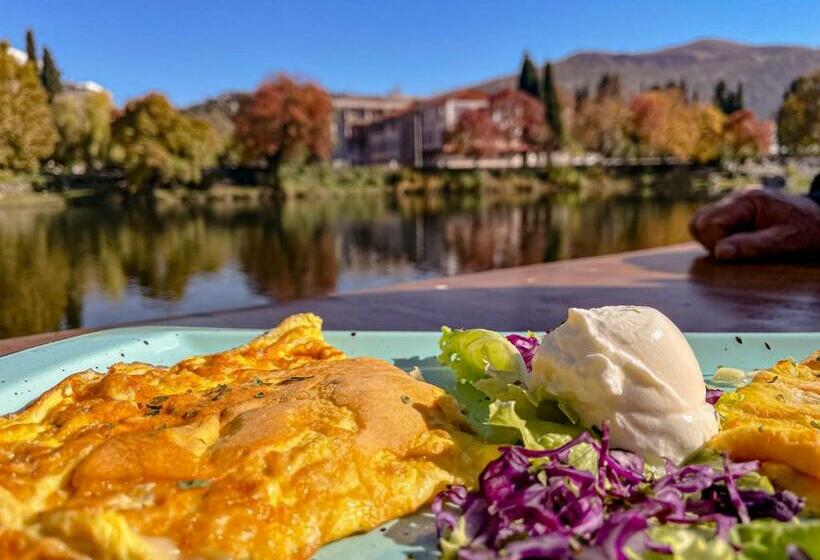 اتاق استاندارد, Restoran Humsko