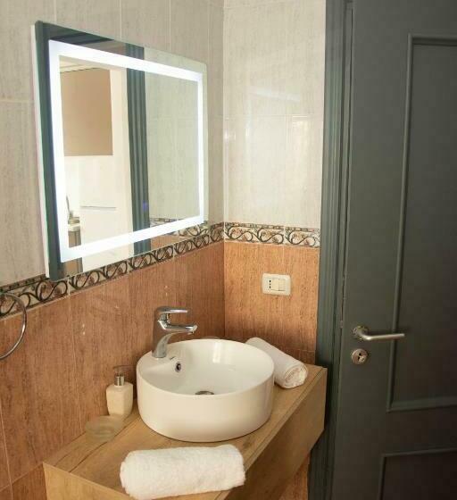 آپارتمان 1 خوابه با چشمانداز دریا, Wave Beachfront Apartments