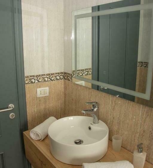 آپارتمان 1 خوابه با چشمانداز دریا, Wave Beachfront Apartments