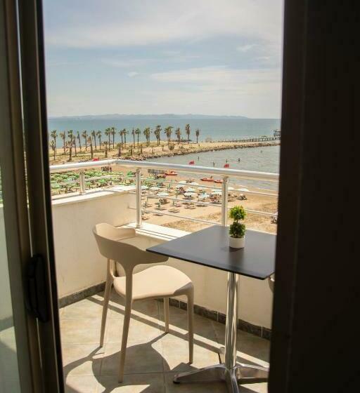 آپارتمان 1 خوابه با چشمانداز دریا, Wave Beachfront Apartments