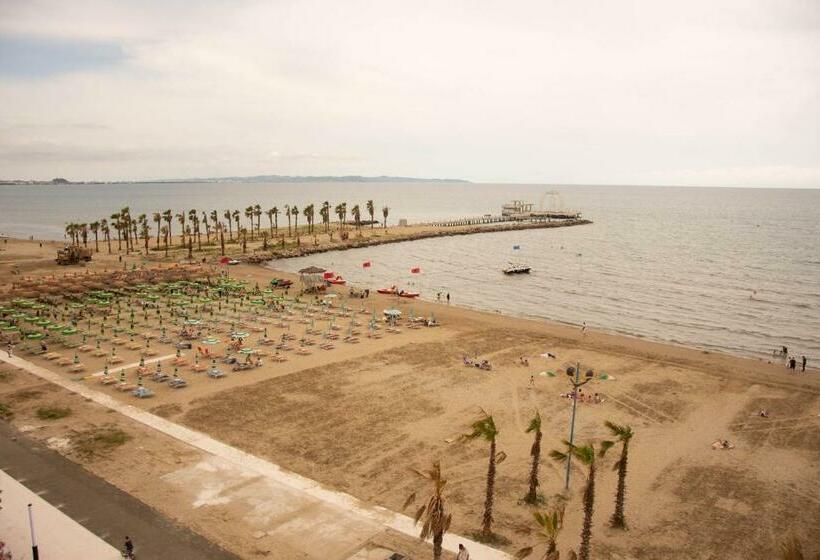 آپارتمان 1 خوابه با چشمانداز دریا, Wave Beachfront Apartments