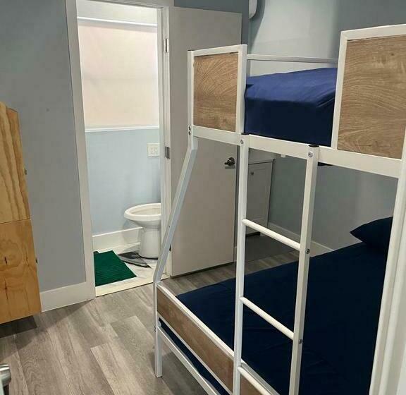 Quarto Economy, Blue Little Havana