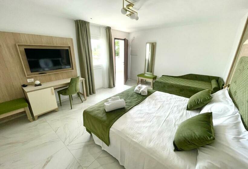 اتاق راحتی سه تخته, Grotta Saracena Resort