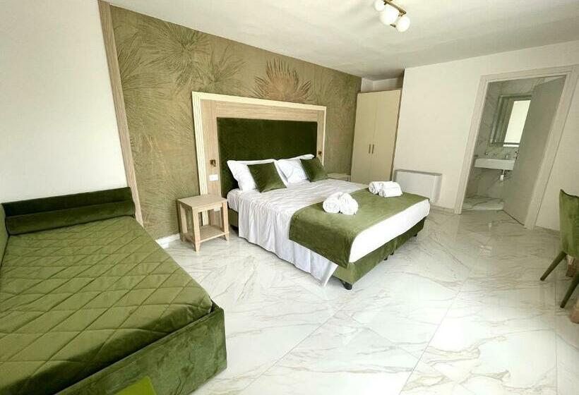 اتاق لوکس خانوادگی, Grotta Saracena Resort